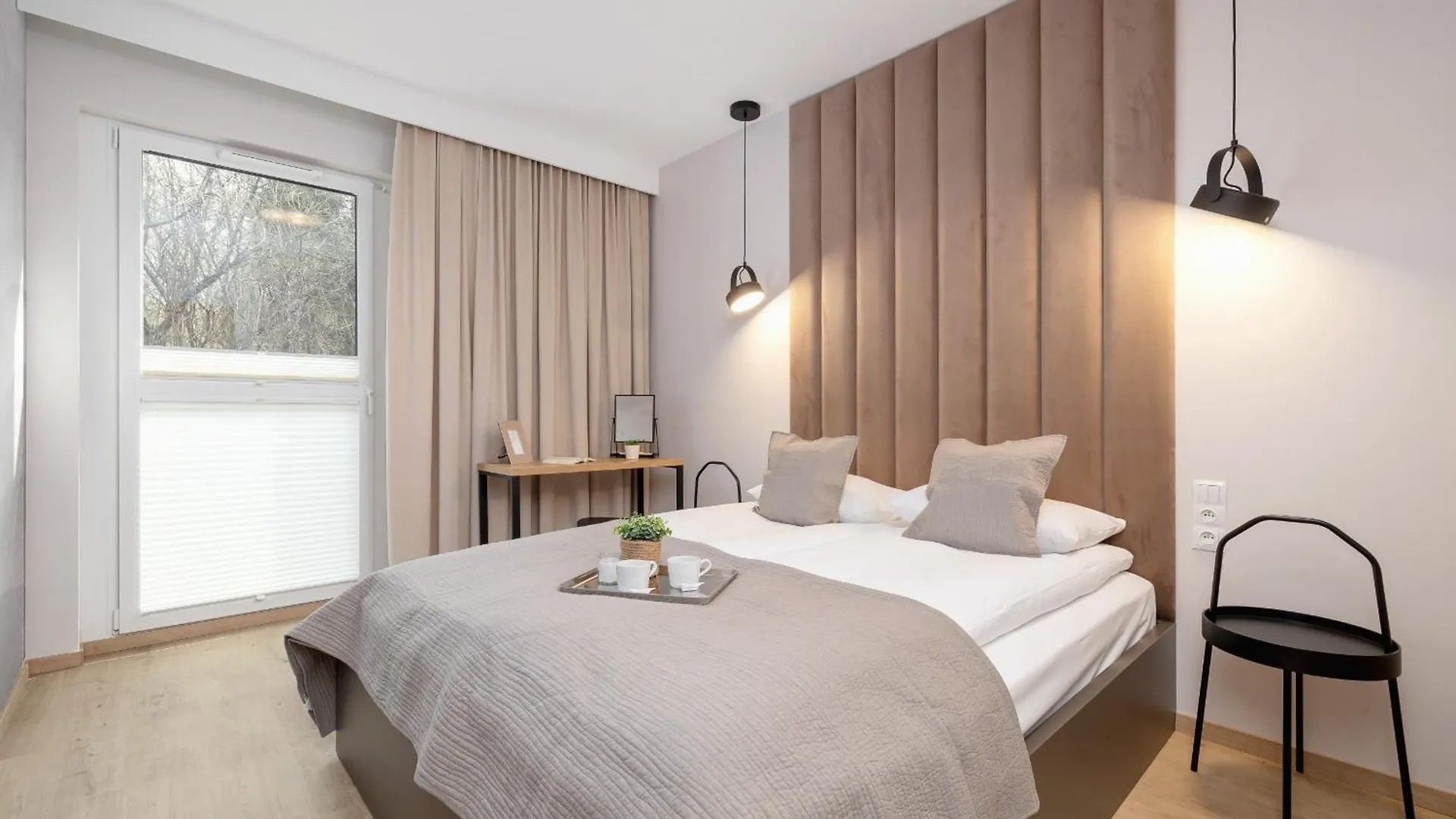 Bright Apartment In Krakow With Garden, Air Conditioning, Parking And Desk By Renters Prestige