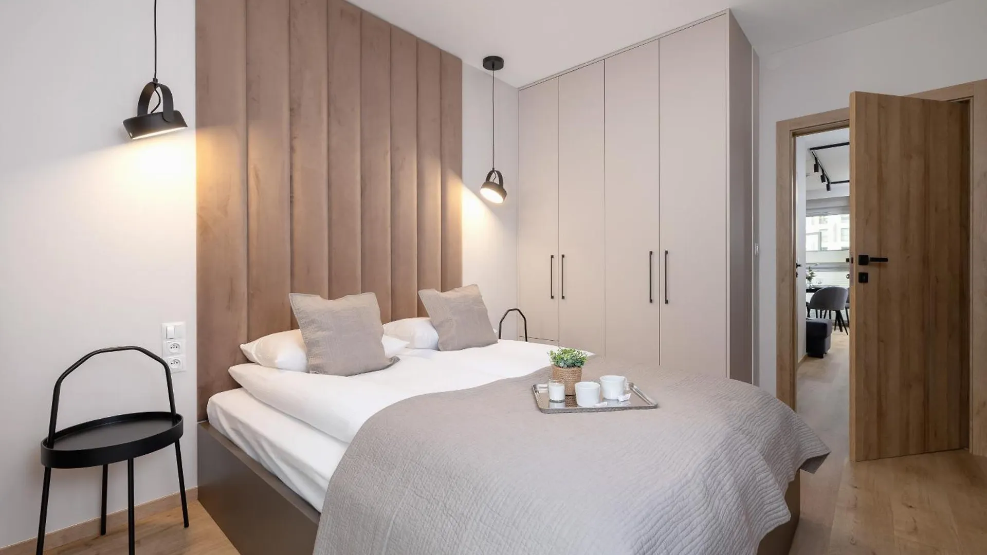 Bright Apartment In Krakow With Garden, Air Conditioning, Parking And Desk By Renters Prestige